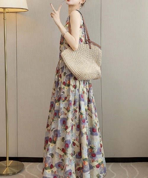 AMAJI（アマジ）の「クルーネック プリント ノースリーブ ロングワンピース（ワンピース・レディース・マルチ・SMALL/MEDIUM/LARGE/X-LARGE）」の2枚目の写真