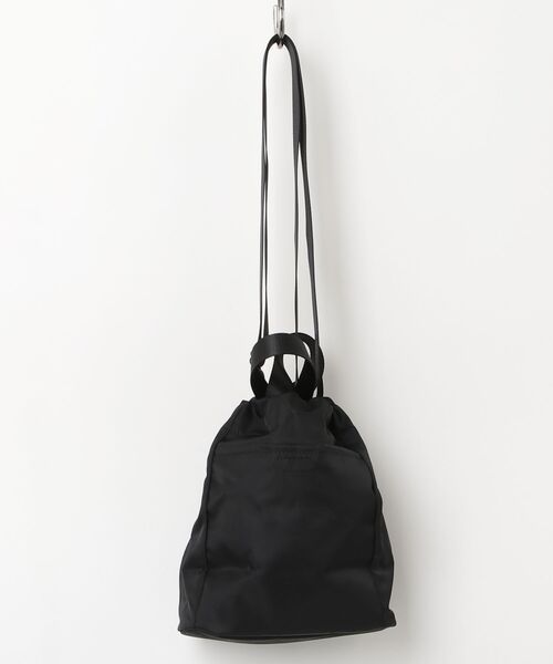 THE NORTH FACE(ザノースフェイス)の「THE NORTH FACE ザ・ノースフェイス ロゴプリント 巾着バッグ ミニショルダーバッグ BONNEY BUCKET BAG MINI(ショルダーバッグ・レディース・ブラック・FREE)」の2枚目の写真