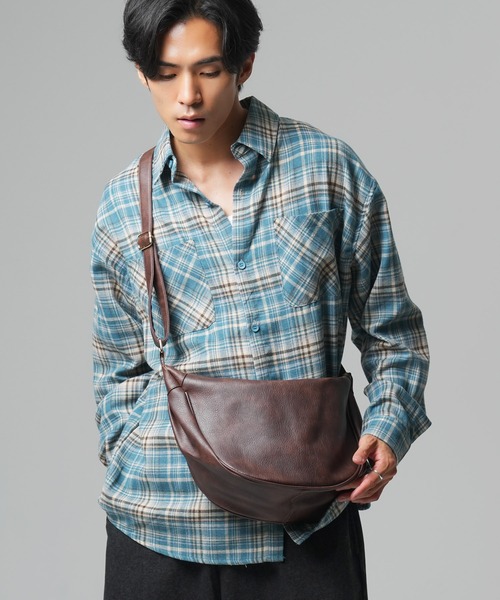 Beno(ビーノ)の「三日月 ハーフムーン ショルダーバッグ フェイクレザー 斜め掛け ワンショルダー メンズ / 合皮 レディース バック(ショルダーバッグ・メンズ・ブラウン/ブラック・FREE)」の8枚目の写真