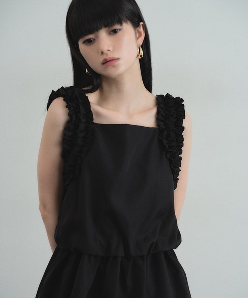 ARVELLIA(アルベリア)の「CONTOUR RUFFLE TOP(シャツ/ブラウス・レディース・ホワイト/ブラック・M)」の2枚目の写真