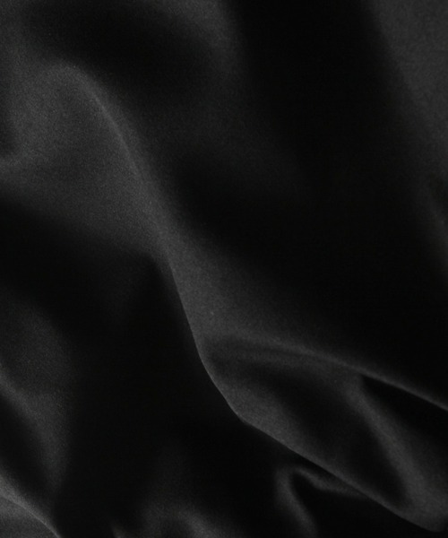 ARVELLIA(アルベリア)の「CONTOUR RUFFLE TOP(シャツ/ブラウス・レディース・ホワイト/ブラック・M)」の3枚目の写真