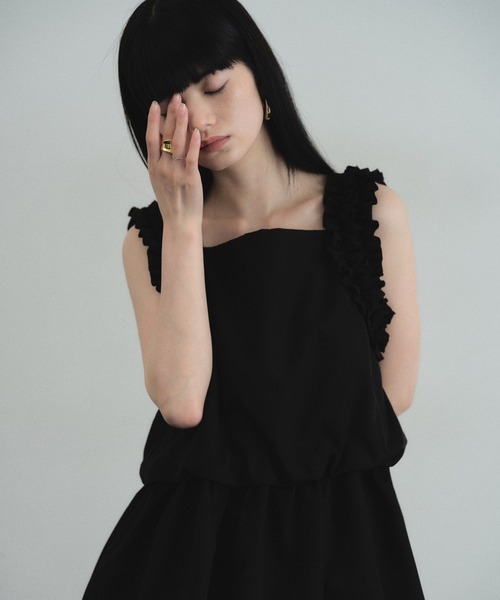 ARVELLIA(アルベリア)の「CONTOUR RUFFLE TOP(シャツ/ブラウス・レディース・ホワイト/ブラック・M)」の17枚目の写真