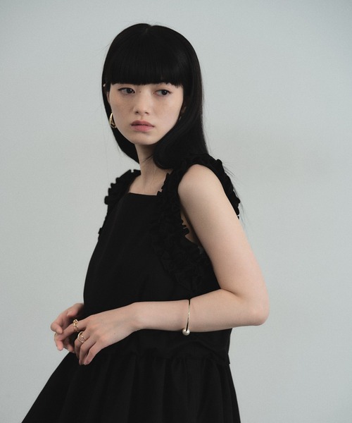 ARVELLIA(アルベリア)の「CONTOUR RUFFLE TOP(シャツ/ブラウス・レディース・ホワイト/ブラック・M)」の18枚目の写真