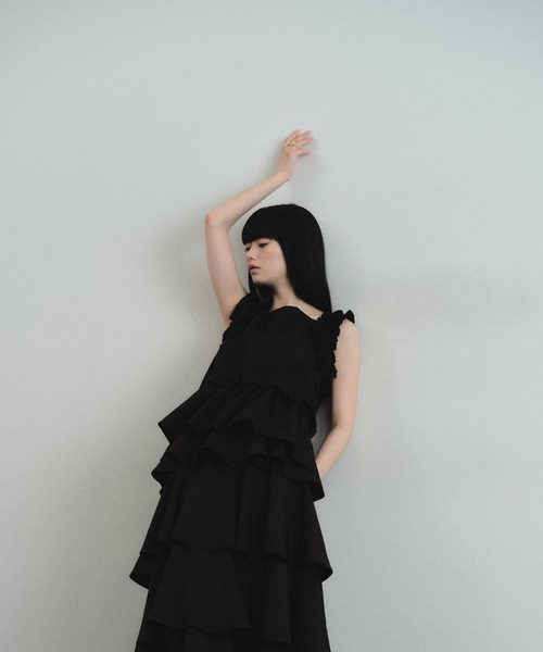 ARVELLIA(アルベリア)の「CONTOUR RUFFLE TOP(シャツ/ブラウス・レディース・ホワイト/ブラック・M)」の20枚目の写真