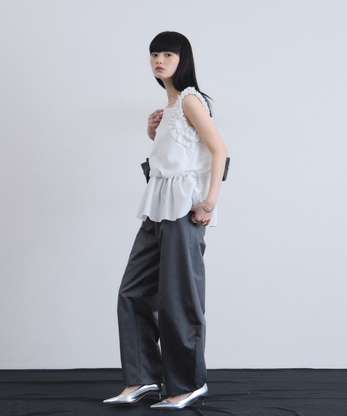 ARVELLIA(アルベリア)の「CONTOUR RUFFLE TOP(シャツ/ブラウス・レディース・ホワイト/ブラック・M)」の22枚目の写真