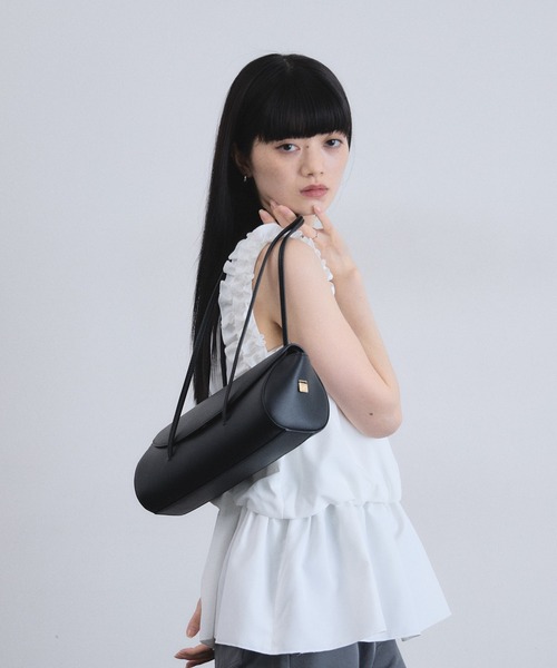 ARVELLIA(アルベリア)の「CONTOUR RUFFLE TOP(シャツ/ブラウス・レディース・ホワイト/ブラック・M)」の11枚目の写真