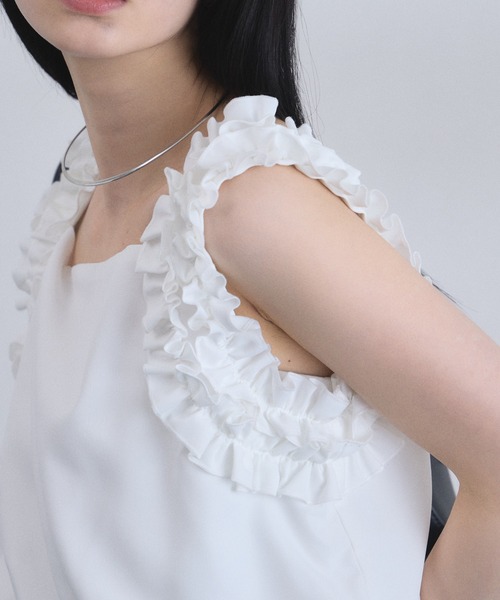 ARVELLIA(アルベリア)の「CONTOUR RUFFLE TOP(シャツ/ブラウス・レディース・ホワイト/ブラック・M)」の12枚目の写真