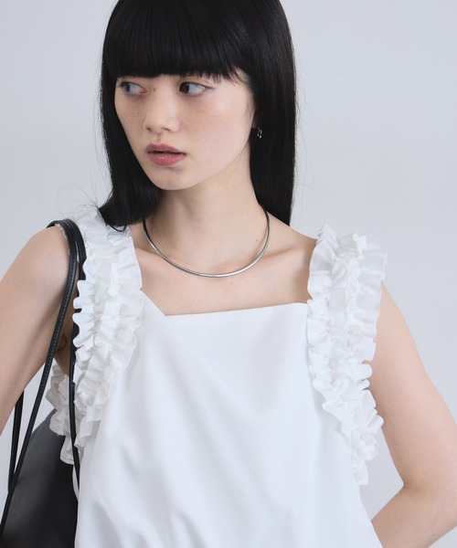 ARVELLIA(アルベリア)の「CONTOUR RUFFLE TOP(シャツ/ブラウス・レディース・ホワイト/ブラック・M)」の13枚目の写真