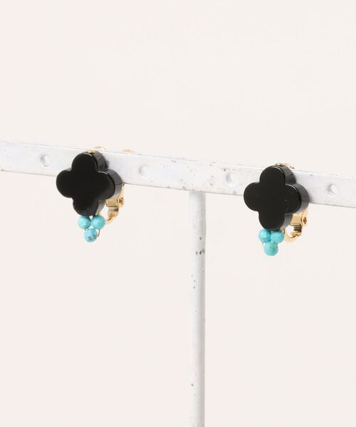 CERCA(チェルカ)の「September/クローバー オニキス+ターコイズearring(イヤリング・レディース・ブラック・FREE)」の1枚目の写真