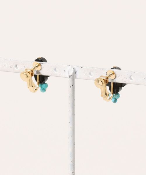 CERCA(チェルカ)の「September/クローバー オニキス+ターコイズearring(イヤリング・レディース・ブラック・FREE)」の3枚目の写真