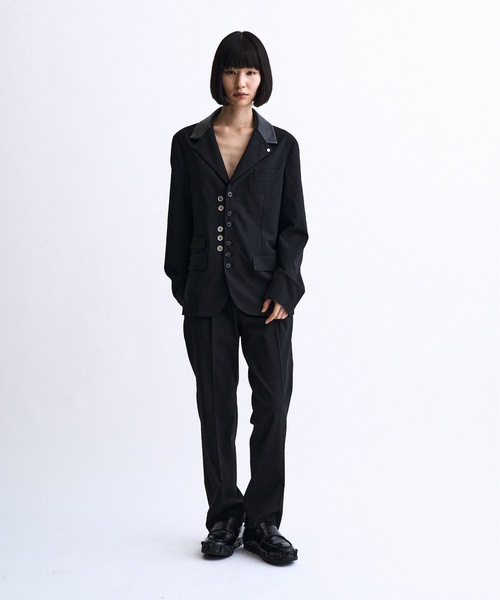 PHILTHEORY(フィルセオリー)の「mulch button overlay tailored Jacket / マルチボタンオーバーレイテーラードジャケット(テーラードジャケット・メンズ・ブラック・3/2/1)」の2枚目の写真