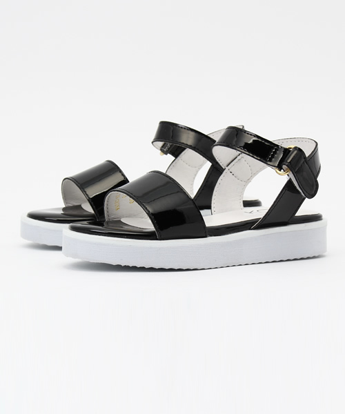 koe(コエ)の「キッズメタリックベルトサンダル(サンダル・キッズ・ブラック/ピンクゴールド/シルバー・18cm/15cm/16cm/17cm)」の2枚目の写真