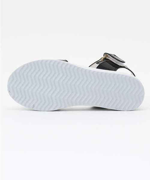 koe(コエ)の「キッズメタリックベルトサンダル(サンダル・キッズ・ブラック/ピンクゴールド/シルバー・18cm/15cm/16cm/17cm)」の5枚目の写真