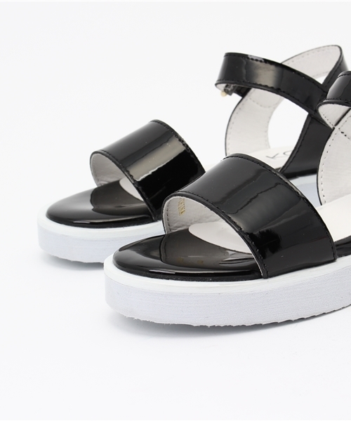 koe(コエ)の「キッズメタリックベルトサンダル(サンダル・キッズ・ブラック/ピンクゴールド/シルバー・18cm/15cm/16cm/17cm)」の7枚目の写真