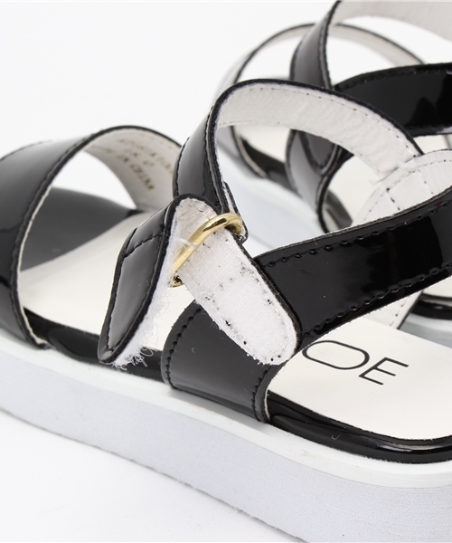 koe(コエ)の「キッズメタリックベルトサンダル(サンダル・キッズ・ブラック/ピンクゴールド/シルバー・18cm/15cm/16cm/17cm)」の8枚目の写真