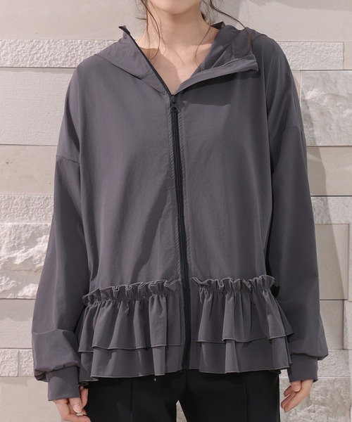 TeddyShop(テディショップ)の「【UPF50+/急速冷感/水陸両用/フード付き/軽量】長袖ティアードフリルラッシュガードトップス+ショートパンツ 上下2点セット レディース水着(ラッシュガード・レディース・チャコールグレー/ベージュ系その他/アイボリー・M/S/L)」の7枚目の写真