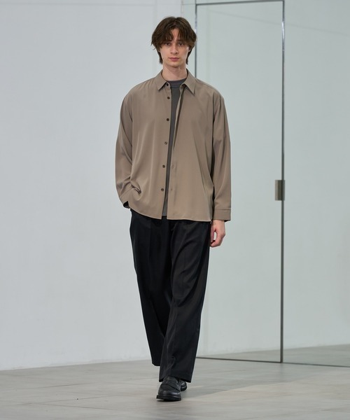 CITY TOKYO(シティトウキョウ)の「【CITY TOKYO/シティートーキョー】Air pleats リラックスシャツ(シャツ/ブラウス・メンズ・グレイッシュベージュ・1/2)」の3枚目の写真