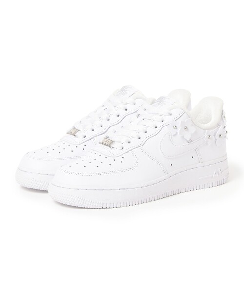 Ray BEAMS（レイビームス）の「NIKE / エア フォース 1 '07 “Florette”（その他シューズ・レディース・ホワイト/ブラック・24.5cm/24.0cm/23.0cm/23.5cm/25.0cm）」の2枚目の写真