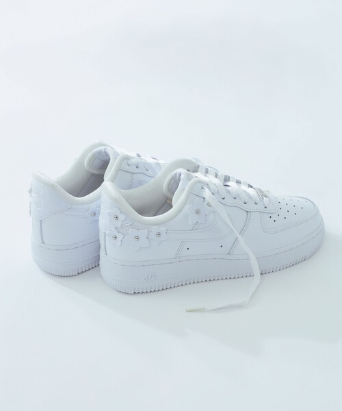 Ray BEAMS(レイビームス)の「NIKE / エア フォース 1 '07 “Florette”(その他シューズ・レディース・ホワイト/ブラック・24.5cm/24.0cm/23.0cm/23.5cm/25.0cm)」の3枚目の写真