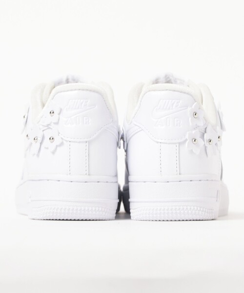 Ray BEAMS(レイビームス)の「NIKE / エア フォース 1 '07 “Florette”(その他シューズ・レディース・ホワイト/ブラック・24.5cm/24.0cm/23.0cm/23.5cm/25.0cm)」の7枚目の写真