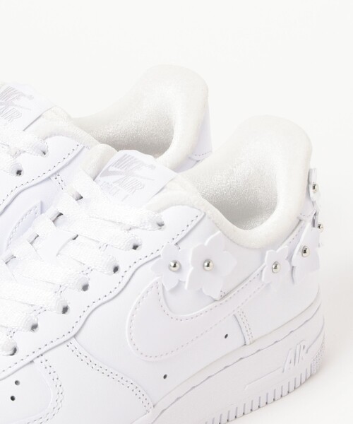 Ray BEAMS(レイビームス)の「NIKE / エア フォース 1 '07 “Florette”(その他シューズ・レディース・ホワイト/ブラック・24.5cm/24.0cm/23.0cm/23.5cm/25.0cm)」の8枚目の写真