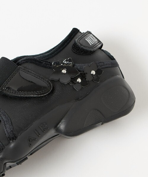 NIKE(ナイキ)の「【WEB限定】<NIKE>ナイキ エア リフト Florette(スニーカー・レディース・ブラック・24cm/23cm/25cm)」の4枚目の写真