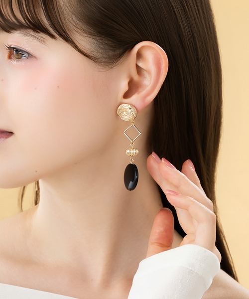 LA MUe（ラミュー）の「【LA MUE】アシンメトリー ヴィンテージ アクリル×メタル ロングピアス（ピアス（両耳用）・レディース・ホワイト/ブラック・FREE）」の15枚目の写真