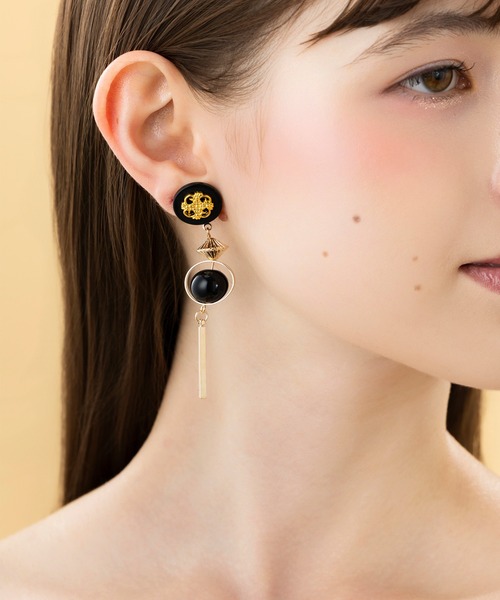 LA MUe（ラミュー）の「【LA MUE】アシンメトリー ヴィンテージ アクリル×メタル ロングピアス（ピアス（両耳用）・レディース・ホワイト/ブラック・FREE）」の14枚目の写真
