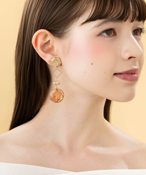 LA MUe（ラミュー）の「【LA MUE】アシンメトリー ヴィンテージ アクリル×メタル ロングピアス（ピアス（両耳用）・レディース・ホワイト/ブラック・FREE）」の9枚目の写真