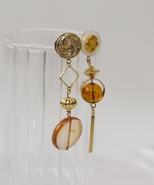 LA MUe（ラミュー）の「【LA MUE】アシンメトリー ヴィンテージ アクリル×メタル ロングピアス（ピアス（両耳用）・レディース・ホワイト/ブラック・FREE）」の18枚目の写真