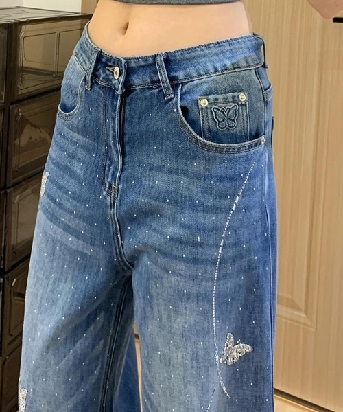 AVYL(アヴィル)の「バタフライ刺繍ルーズワイドデニムパンツ(デニムパンツ・レディース・ブルー・S/M/L)」の2枚目の写真
