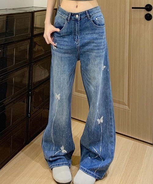 AVYL(アヴィル)の「バタフライ刺繍ルーズワイドデニムパンツ(デニムパンツ・レディース・ブルー・S/M/L)」の3枚目の写真