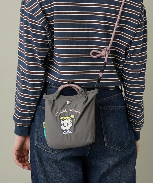 unify(ユニファイ)の「【unify × OSAMU GOODS(オサムグッズ)】軽撥水 ショルダーバッグ スマホ サコッシュ OTNS-03(ショルダーバッグ・レディース・グレー/ネイビー/ブルーグリーン/キャメル/ブルー/アイボリー・ONE SIZE)」の2枚目の写真