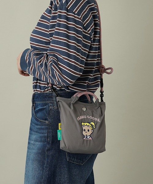 unify(ユニファイ)の「【unify × OSAMU GOODS(オサムグッズ)】軽撥水 ショルダーバッグ スマホ サコッシュ OTNS-03(ショルダーバッグ・レディース・グレー/ネイビー/ブルーグリーン/キャメル/ブルー/アイボリー・ONE SIZE)」の18枚目の写真