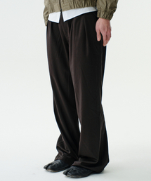 DIVEIN（ダイブイン）の「BUTTON PLEATED TROUSERS (BLACK)（スラックス）」