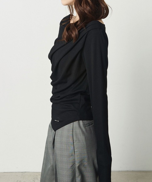 Elishe(エリシェ)の「ドレープアシメトップス(長袖)(Tシャツ/カットソー・レディース・ボルドー/オフホワイト/ブラック・FREE)」の5枚目の写真