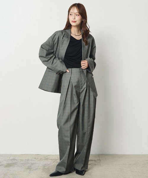 Elishe(エリシェ)の「ドレープアシメトップス(長袖)(Tシャツ/カットソー・レディース・ボルドー/オフホワイト/ブラック・FREE)」の11枚目の写真