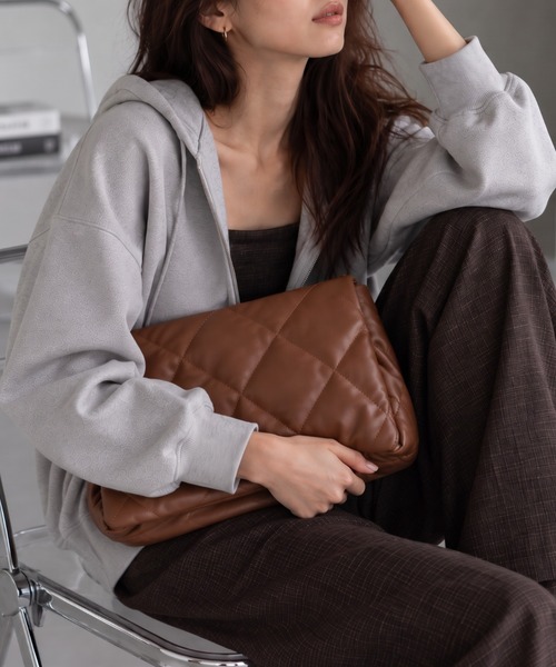 ストラップは取り外し可能で、クラッチBAGとしても使用可能です◎