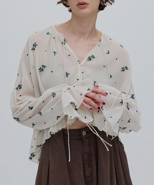 Ameri(アメリ)の「CHRISTINE EMBROIDERY BLOUSE(シャツ/ブラウス・レディース・ブラック/ブラウン/アイボリー・FREE)」の1枚目の写真