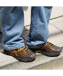 ASICS（アシックス）の「ASICS SPORTSTYLE US8-S GEL-SJ33 / アシックス スポーツスタイル ゲル SJ33 / 1203B116-200（スニーカー）」