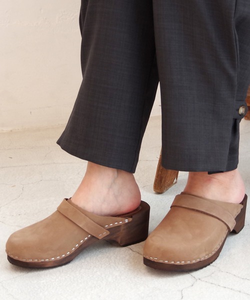 MOHEDA TOFFELN（モヘダトフェール）の「MOHEDA TOFFELN （モヘダトフェール） / レザー サボサンダル EMMA ウッドサンダル（サンダル・レディース・ブラウン系その他/ネイビー/グレー系その他/マスタード/ブラック/ブラウン系その他2・39/35/36/37/38/40/41）」の3枚目の写真