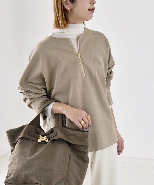 quaranciel(カランシエル)の「〈手洗い可能〉カットジョーゼット ハーフジップ クルーネック プルオーバー(Tシャツ/カットソー・レディース・ブラック/ベージュ/ネイビー/オフホワイト・ONE SIZE)」の4枚目の写真