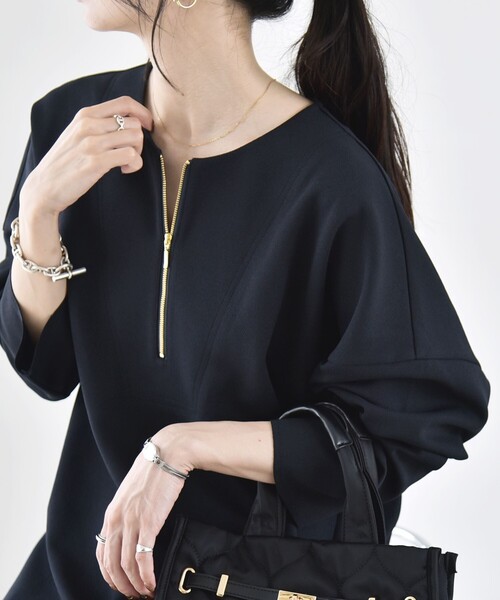quaranciel(カランシエル)の「〈手洗い可能〉カットジョーゼット ハーフジップ クルーネック プルオーバー(Tシャツ/カットソー・レディース・ブラック/ベージュ/ネイビー/オフホワイト・ONE SIZE)」の1枚目の写真