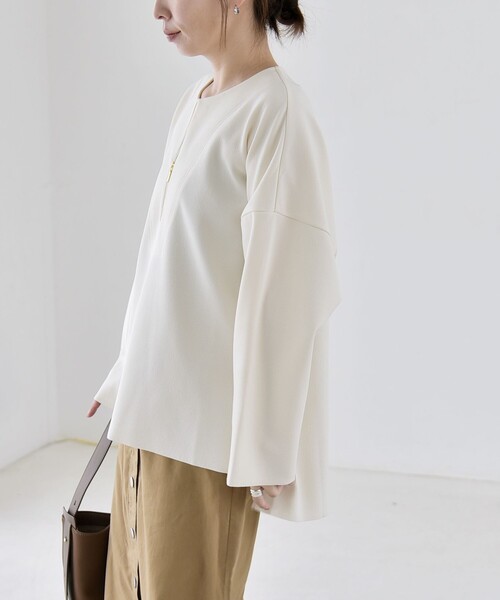 quaranciel(カランシエル)の「〈手洗い可能〉カットジョーゼット ハーフジップ クルーネック プルオーバー(Tシャツ/カットソー・レディース・ブラック/ベージュ/ネイビー/オフホワイト・ONE SIZE)」の9枚目の写真