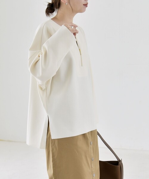 quaranciel(カランシエル)の「〈手洗い可能〉カットジョーゼット ハーフジップ クルーネック プルオーバー(Tシャツ/カットソー・レディース・ブラック/ベージュ/ネイビー/オフホワイト・ONE SIZE)」の11枚目の写真