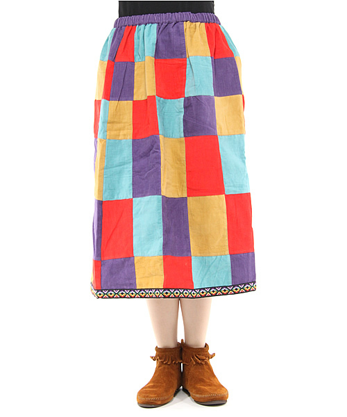 BEAMS BOY（ビームスボーイ）の「BEAMS BOY / ソリッド　クレージーパッチワークスカート（スカート・レディース・ネイビー/パープル・ONE SIZE）」の2枚目の写真