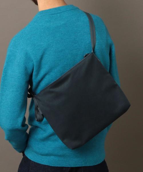 BEAUTY&YOUTH UNITED ARROWS（ビューティーアンドユースユナイテッドアローズ）の「BY ライトファブリック ショルダーバッグ  о（ショルダーバッグ・メンズ・ブラック/ライトグレー/ダークブラウン/コバルトブルー・FREE）」の16枚目の写真