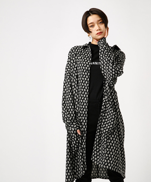 AZUL by moussy(アズールバイマウジー)の「Spring reef柄ルーズSH(シャツ/ブラウス・レディース・ホワイト系その他/ブラック系その他/イエロー系その他・SMALL/MEDIUM)」の3枚目の写真