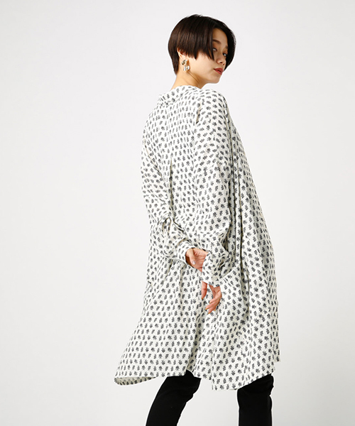AZUL by moussy(アズールバイマウジー)の「Spring reef柄ルーズSH(シャツ/ブラウス・レディース・ホワイト系その他/ブラック系その他/イエロー系その他・SMALL/MEDIUM)」の17枚目の写真