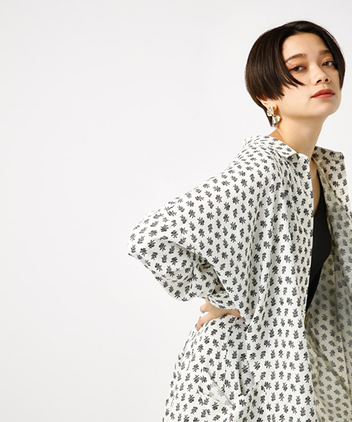 AZUL by moussy(アズールバイマウジー)の「Spring reef柄ルーズSH(シャツ/ブラウス・レディース・ホワイト系その他/ブラック系その他/イエロー系その他・SMALL/MEDIUM)」の16枚目の写真